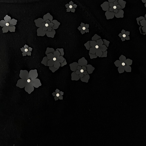 Sioni Women’s Black Floral Embellished Top Size Large - Picture 3 of 8